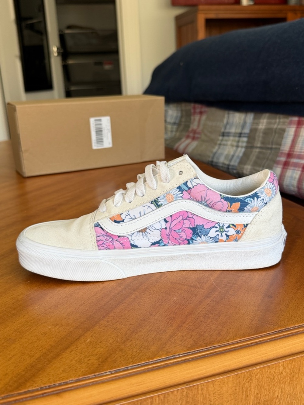 Vans Cream Low-Top Sneakers with Floral Panels - Picture 4 of 14